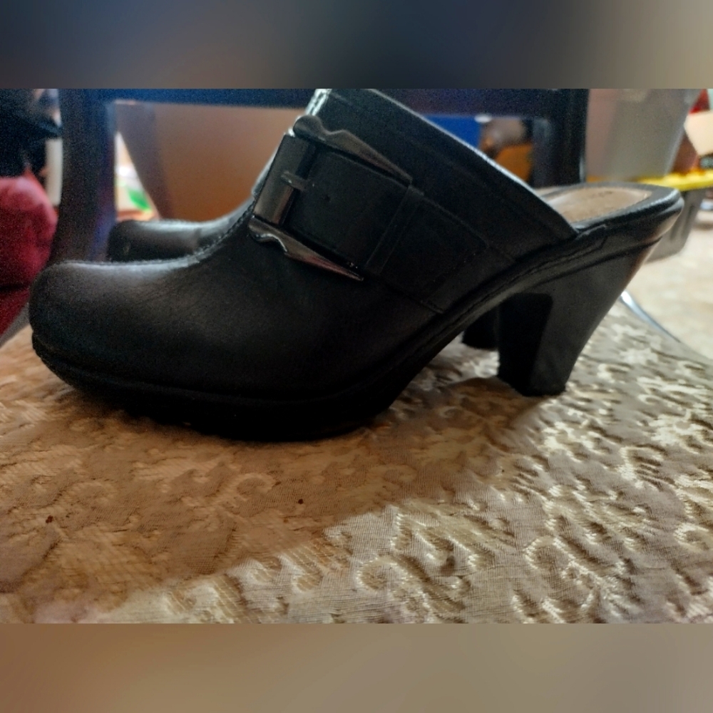 Super cute open heel boot with small chunky heel